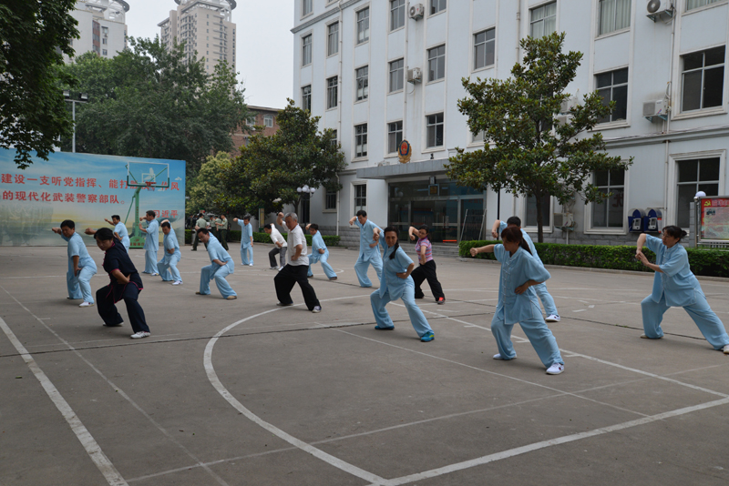 聘請陳式太極拳知名教練教學，開展太極拳興趣小組活動。
