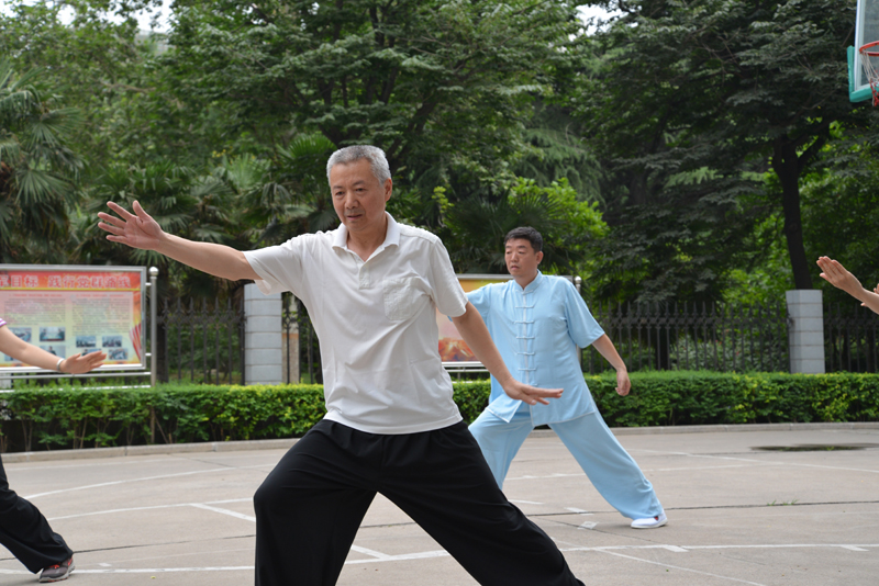 聘請陳式太極拳知名教練教學，開展太極拳興趣小組活動。
