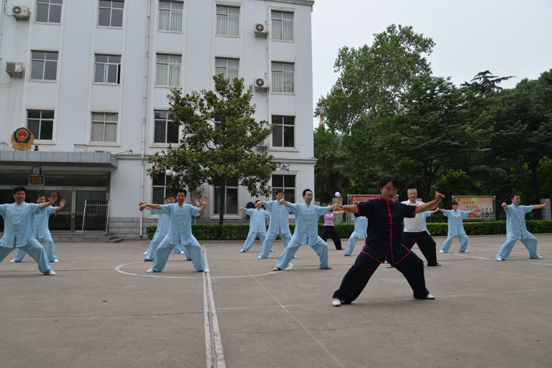聘請陳式太極拳知名教練教學，開展太極拳興趣小組活動。
