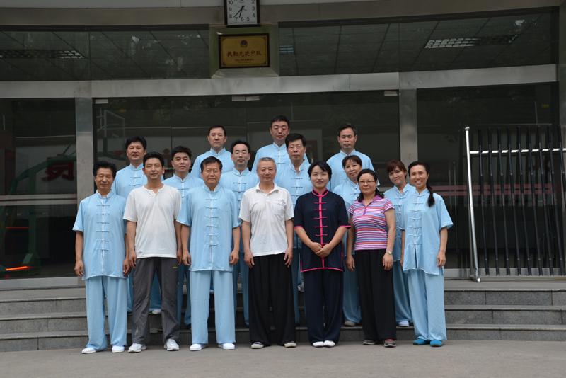 聘請陳式太極拳知名教練教學，開展太極拳興趣小組活動。